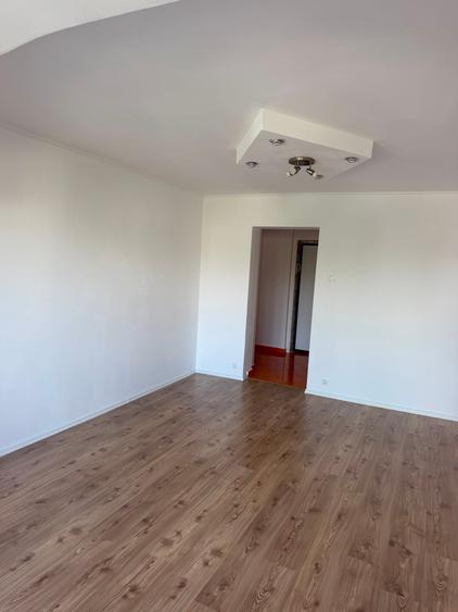 Apartament cu 2 camere decomandat în Titan