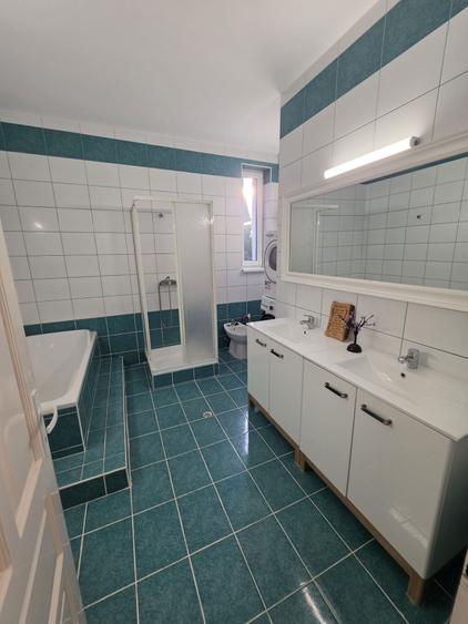 Apartament cu 3 camere decomandat în Central — fotografia 3