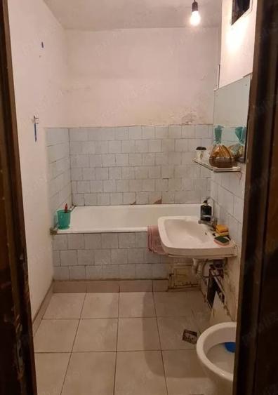 Apartament cu 3 camere decomandat în Lacul Tei
