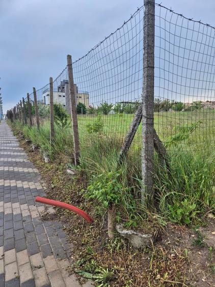 Teren Construcții intravilan de 333 mp, în Est