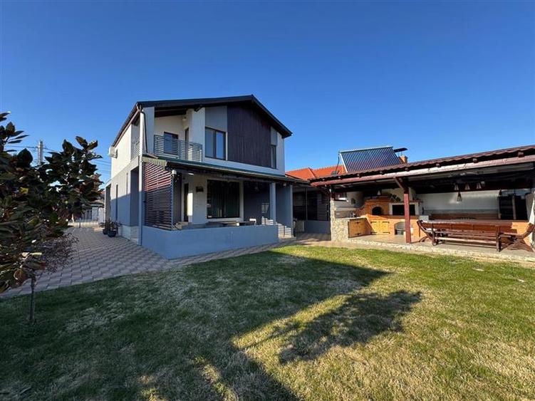 Casă individuală cu 4 camere cu Canalizare în Exterior Sud