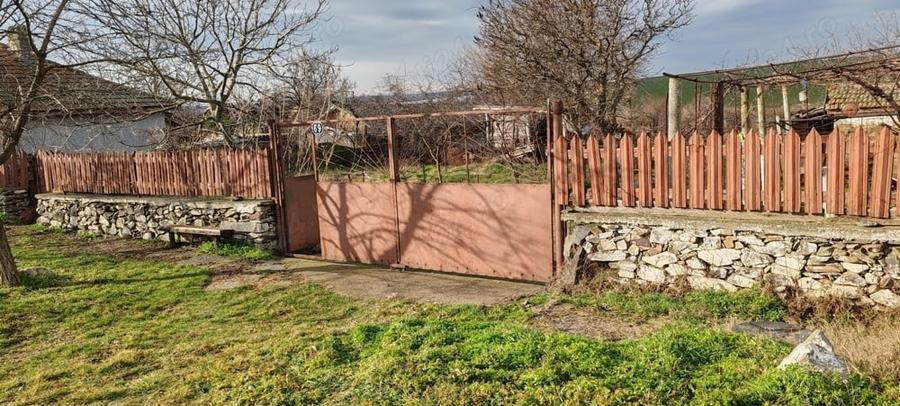 Teren de 2900 mp, în Grădina
