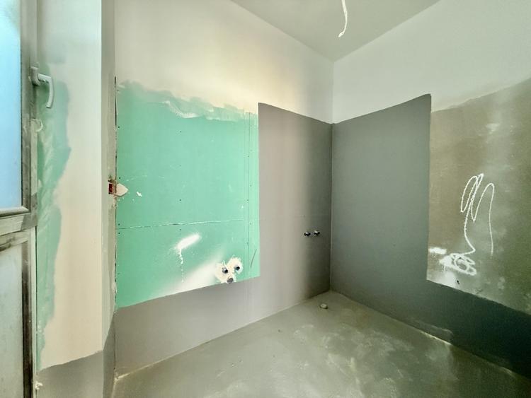 Apartament cu 3 camere semidecomandat în Moșilor