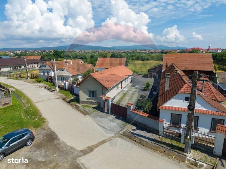 Casă cu 4 camere în Dumbrăvița