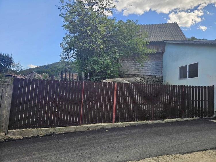 Casă cu 4 camere în Siriu