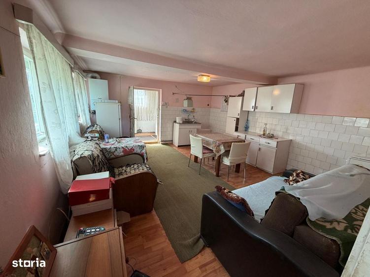 Casă cu 4 camere decomandat în Central