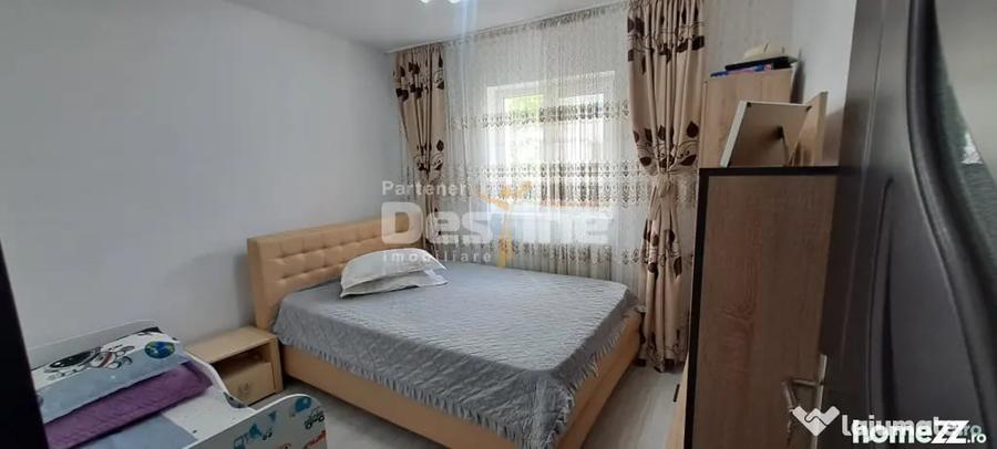Apartament cu 3 camere semidecomandat în Tătărași