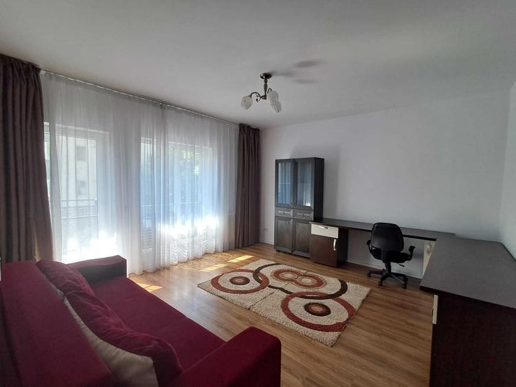 Apartament cu 2 camere decomandat în Apărătorii Patriei