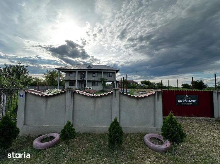 Casă cu 6 camere cu Teren 2000 Mp în Nănești