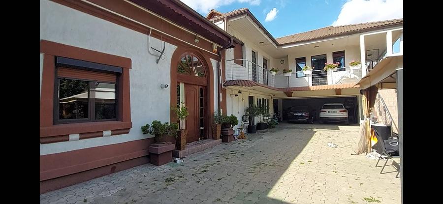 Casă cu 4 camere cu Canalizare în Central