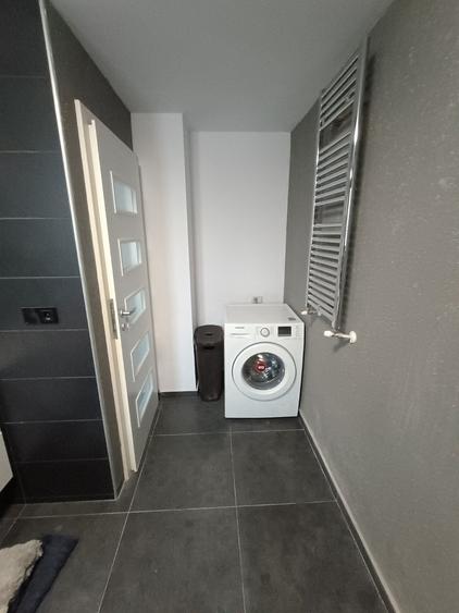 Apartament cu 3 camere decomandat, mobilat în Valea Adâncă