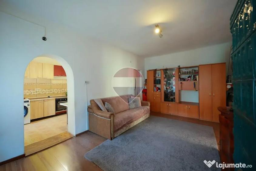 Casă cu 4 camere cu Teren 620 Mp în Santăul Mare