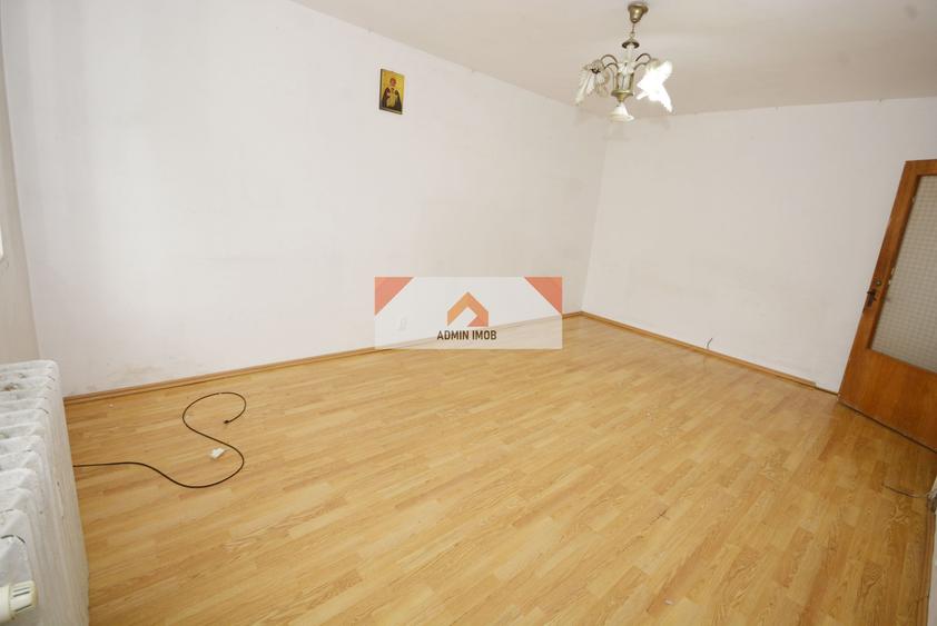Apartament cu 3 camere decomandat în Giurgiului