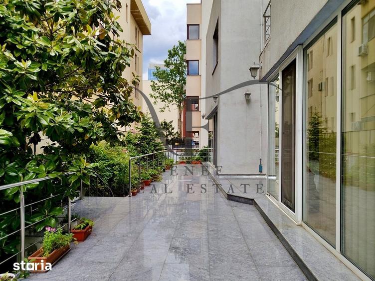 Casă cu 8 camere cu Teren 445 Mp în Herăstrău