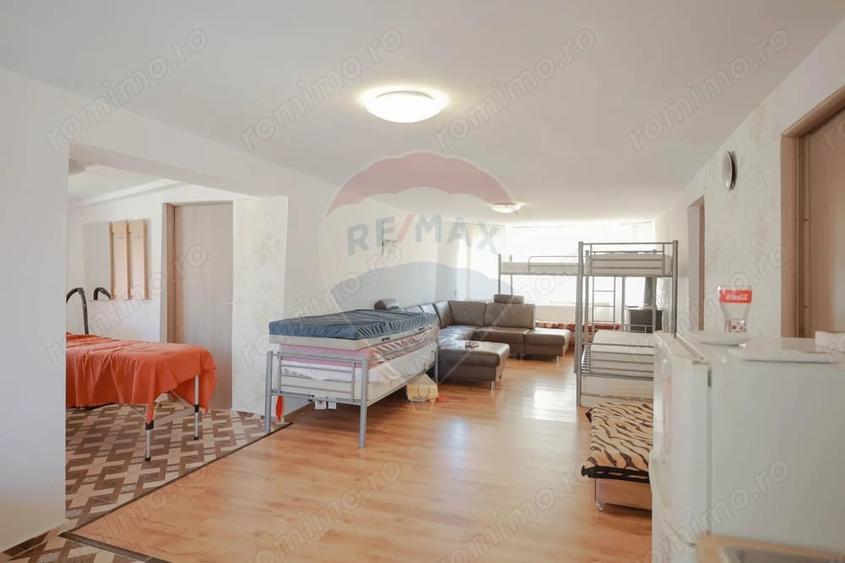 Casă cu 5 camere cu Teren 300 Mp în Sânmartin