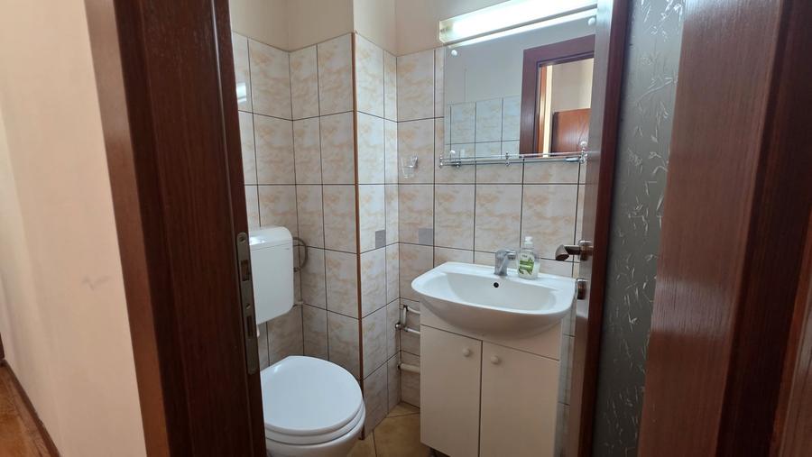Apartament cu 3 camere decomandat, mobilat în Aradului