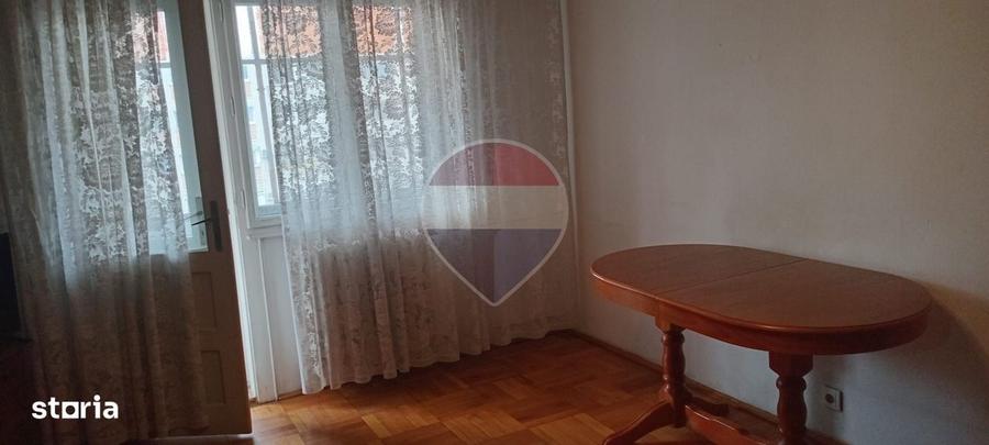 Apartament cu 3 camere, mobilat în Podgoria