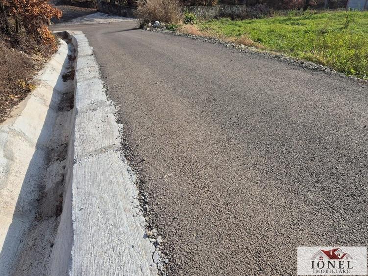 Teren Construcții intravilan de 1700 mp, în Ampoița