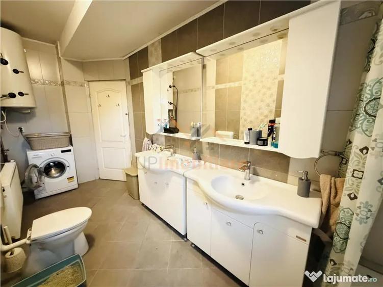 Apartament cu 3 camere decomandat în Paleu
