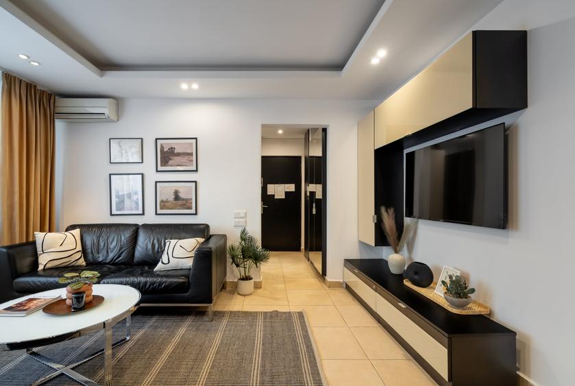 Apartament cu 3 camere semidecomandat în Universitate