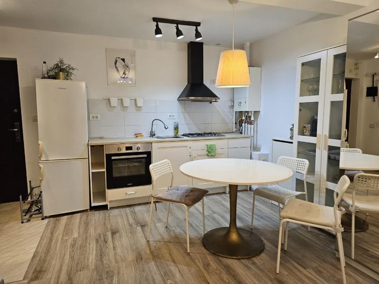 Inchiriez apartament cu o camera, pe termen lung, cu contract ANAF - 6