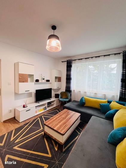 Apartament cu 3 camere semidecomandat, mobilat în Central