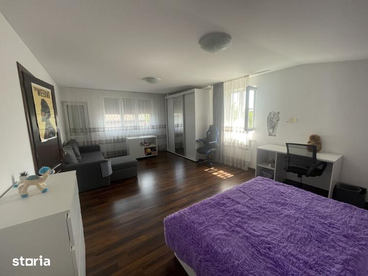Casă cu 4 camere cu Teren 300 Mp în Central