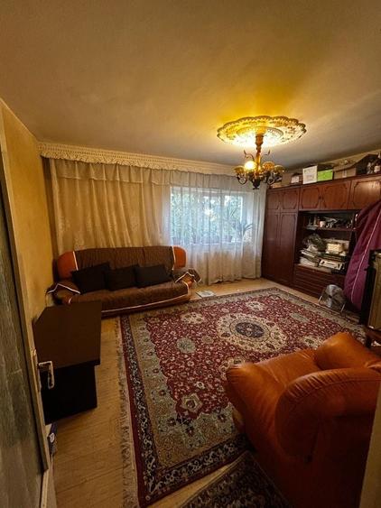 Apartament cu 3 camere decomandat în Răcătău-Răzeși