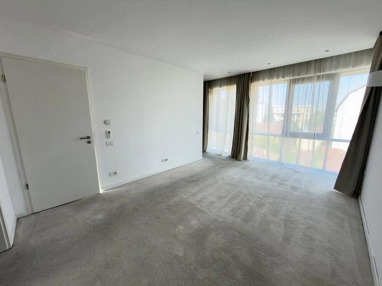 Apartament cu 3 camere în P-ța Universității
