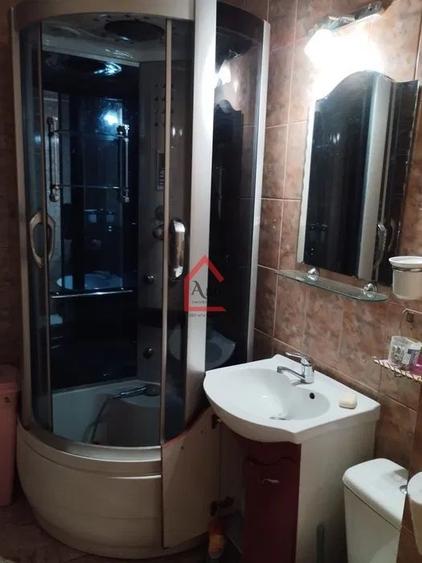 Apartament cu 3 camere semidecomandat, mobilat în Mircea cel Bătrân