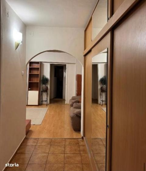 Apartament cu 3 camere în Tineretului