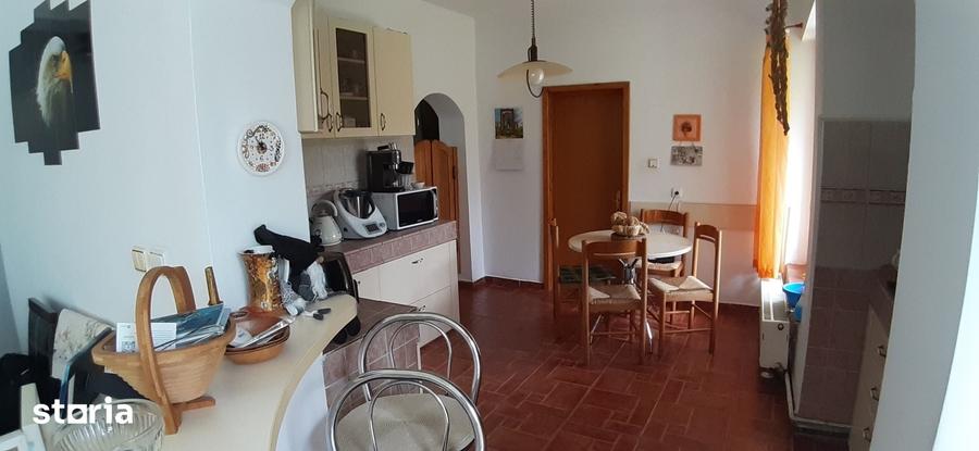Casă cu 5 camere cu Teren 2000 Mp în Dârste