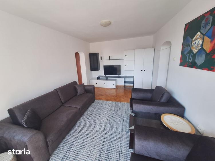 Apartament cu 3 camere în Badea Cârțan
