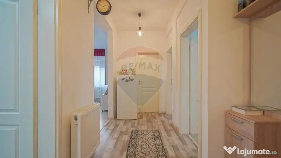 Apartament cu 3 camere decomandat în Sânpetru