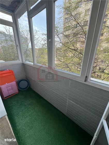 Apartament cu 2 camere semidecomandat, mobilat în Tei