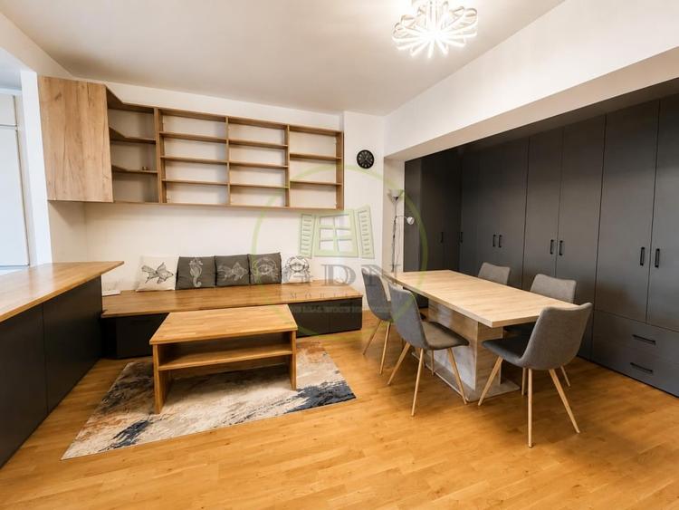 Apartament cu 3 camere semidecomandat, mobilat în Băneasa