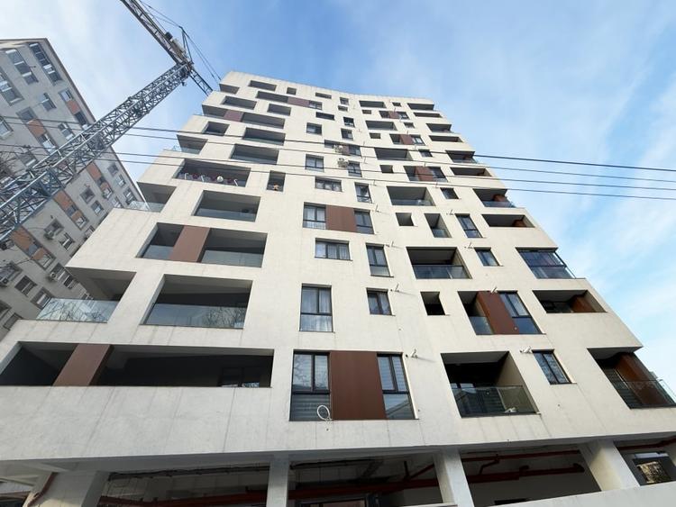 Apartament cu 3 camere semidecomandat în Inel II