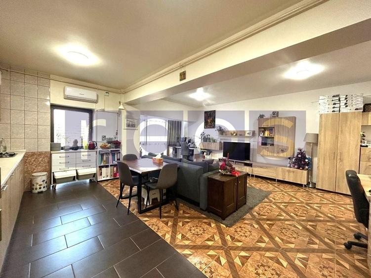 Apartament cu 3 camere decomandat, mobilat în Panduri