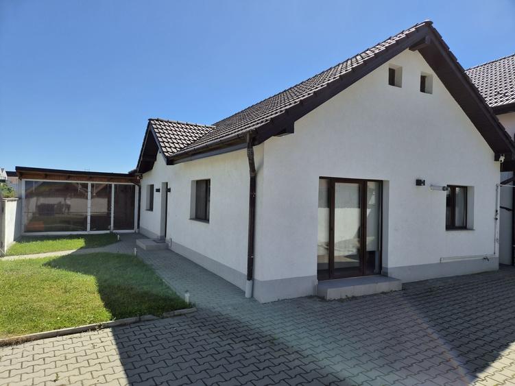 Casă cu 3 camere în Beba Veche