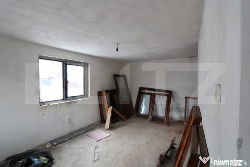 Casă cu 5 camere cu Teren 680 Mp în Central