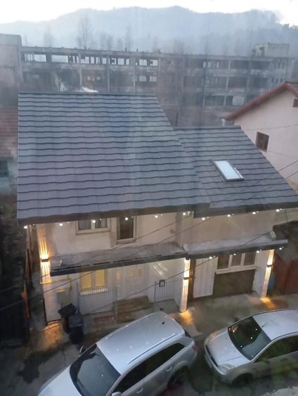 Casa de vanzare 5 camere - 1