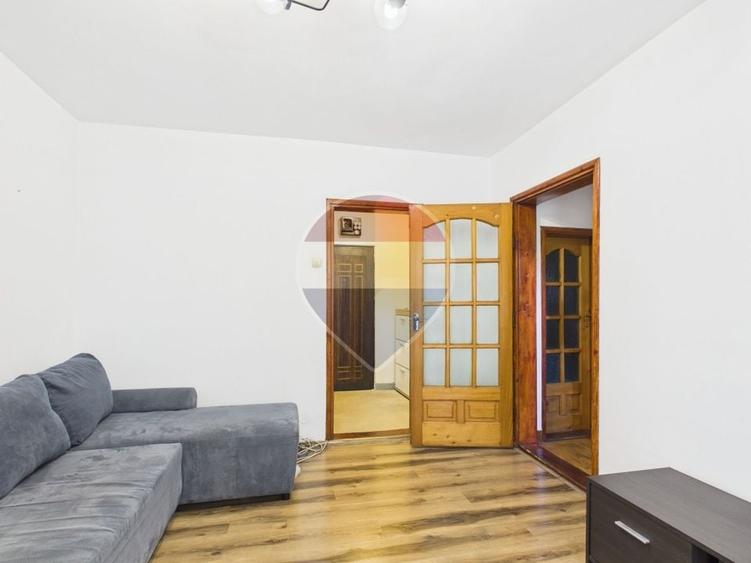Apartament cu 2 camere semidecomandat, mobilat în Olteniței