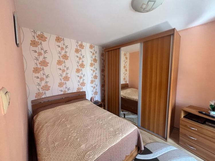 Apartament cu 3 camere semidecomandat, mobilat în Calea Moldovei