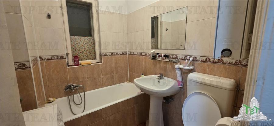 Apartament cu 3 camere nedecomandat în Titulescu