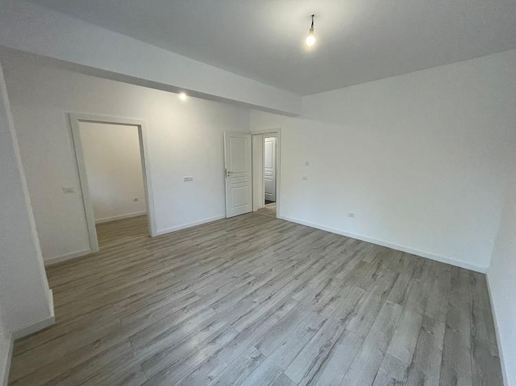 Apartament cu 4 camere în Valea Adâncă