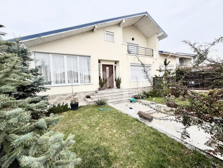 Casă individuală cu 7 camere cu Canalizare în Corbeanca