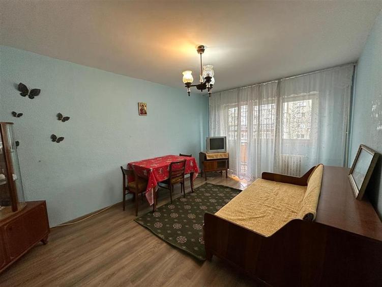 Apartament cu 3 camere decomandat în B-dul București