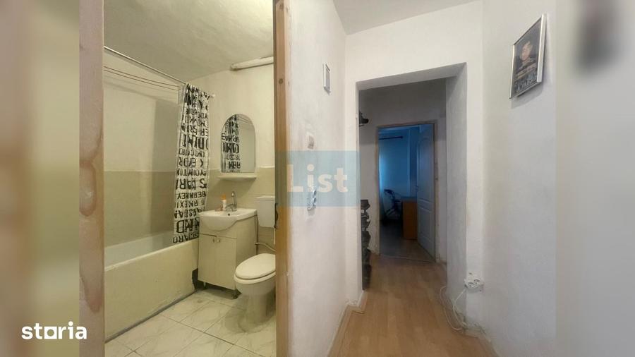Apartament cu 3 camere semidecomandat în Micro IV