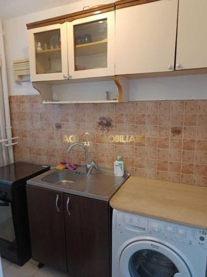 Apartament cu 3 camere decomandat, mobilat în Berceni
