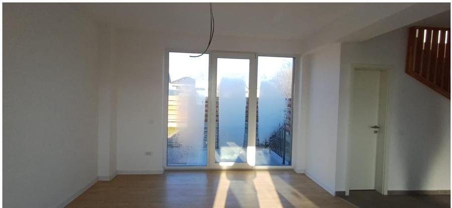 Duplex cu 4 camere cu Canalizare în Stupini